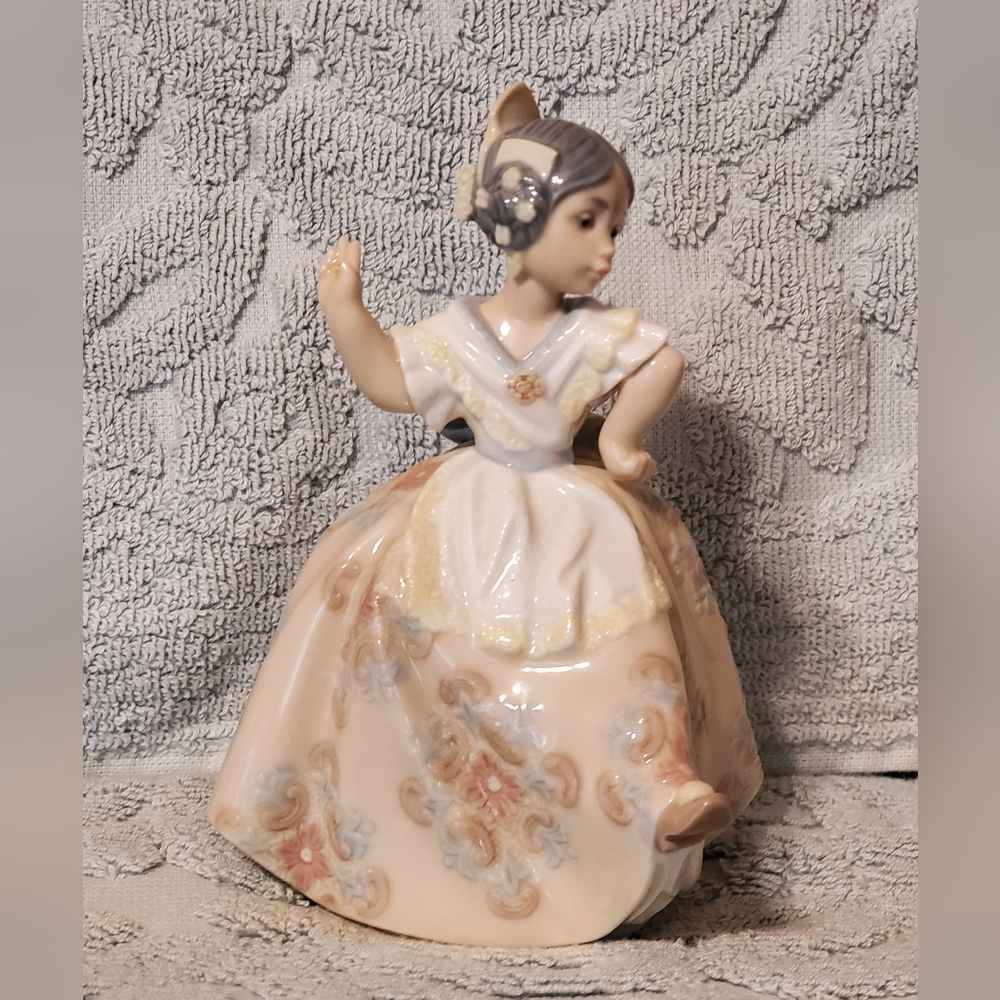 Lladro Porcelain Figurine Carmencita 5375